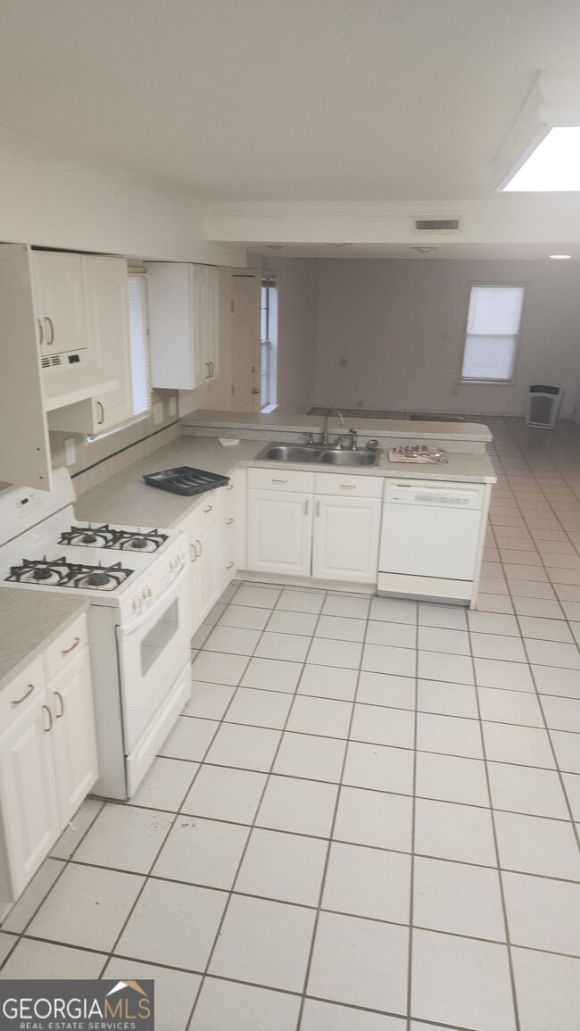 Photo - 1383 Lilburn Stone Mountain Rd