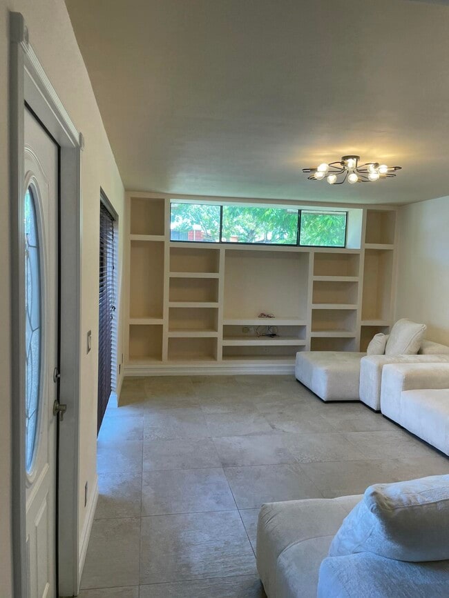 Photo - 22976 Oxford Pl