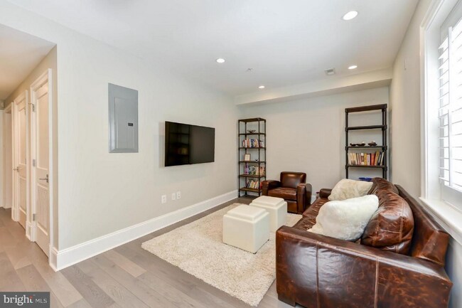 Photo - 3921 Fulton St NW