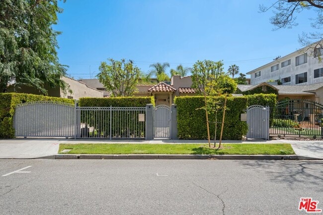Building Photo - 704 Westbourne Dr Rental