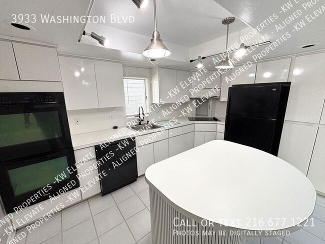 Photo - 3933 Washington Blvd