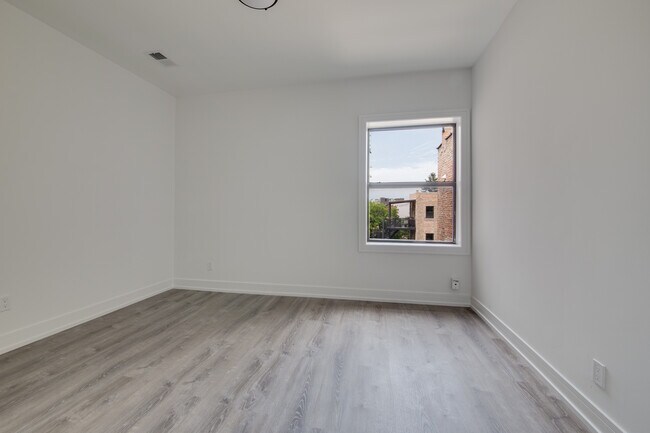 Photo - 3056 W Cortland St Unidad 103