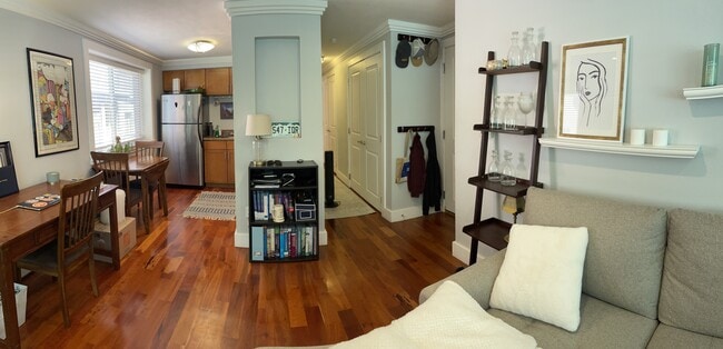 living room.2 - 1660 Steele St Unidad 202