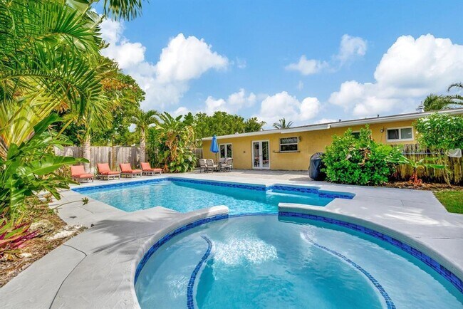 Photo - 925 NE 25th Ave