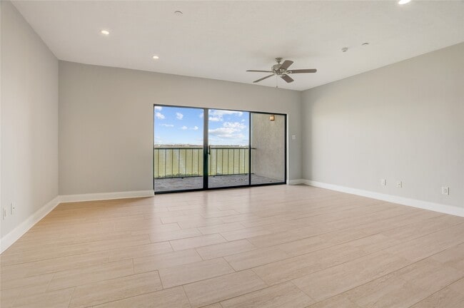 Photo - 351 Lakeside Ln Unit 102