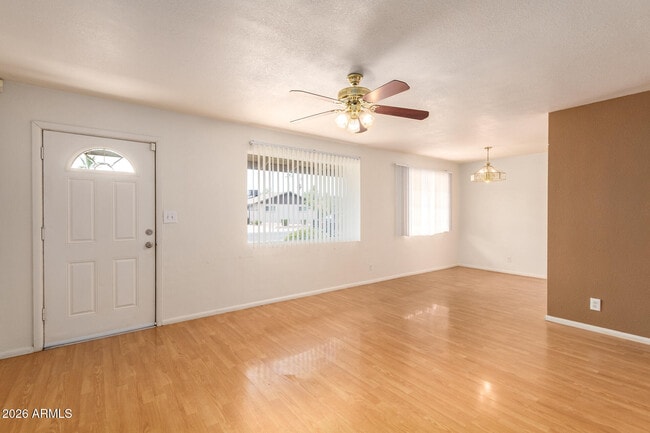 Photo - 550 W 19th St