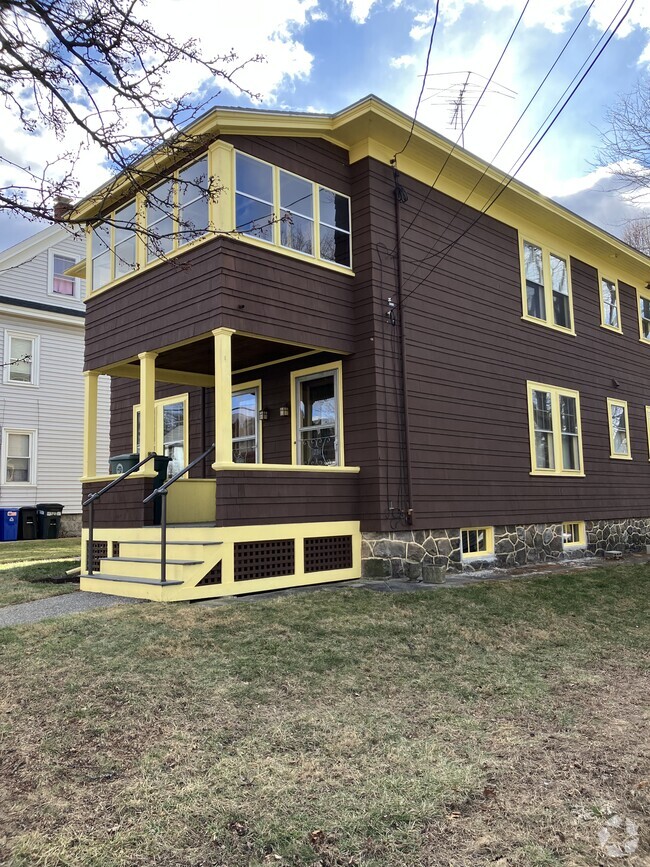 Building Photo - 23 Maple Ave Unit 23 Maple Avenue North And Rental