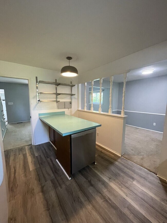 2163 Yorktown Dr