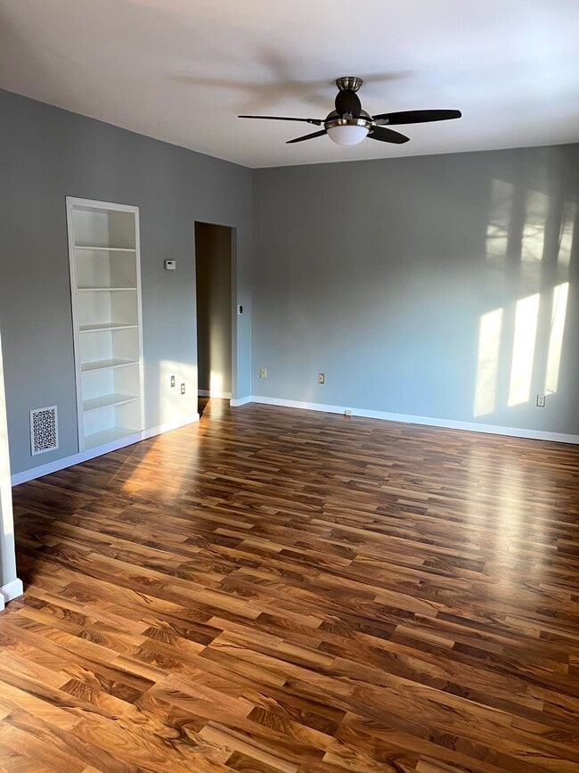 Building Photo - 669 Laurel Ave Unit 2 Rental