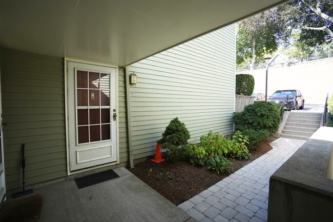 Building Photo - 230 S Main St Unit 7 Rental