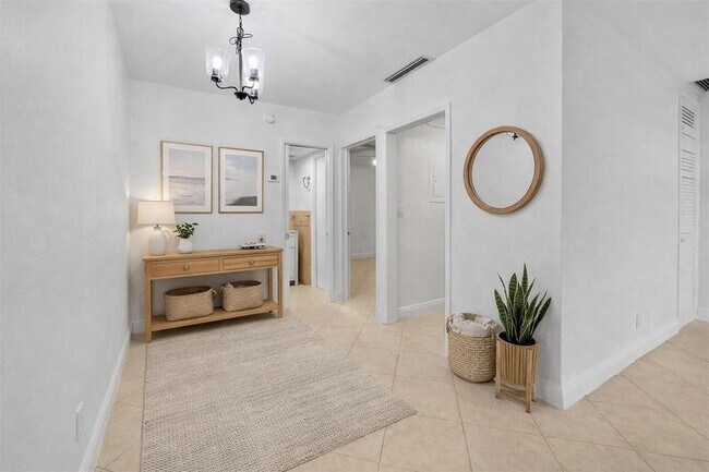 Photo - 815 Middle River Dr Unidad 115