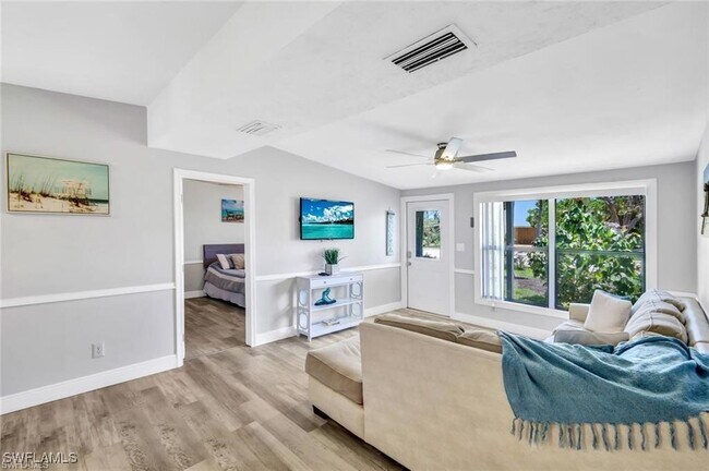 Photo - 2047 Harbor Ln