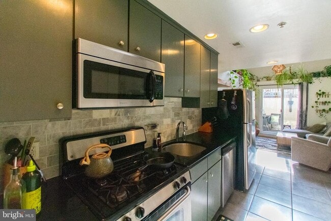 Photo - 1814 Christian St Unit 1