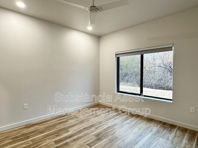 Photo - 1665 Midtown Pl