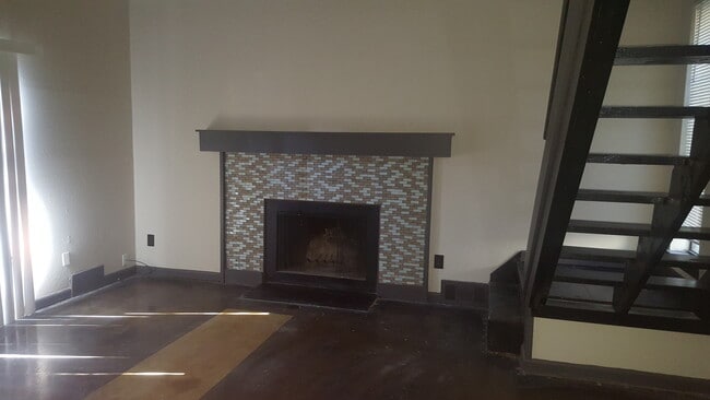 Photo - 663 Watson St