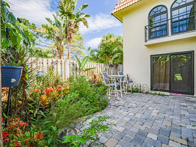 Photo - 1001 Royal Palm Blvd