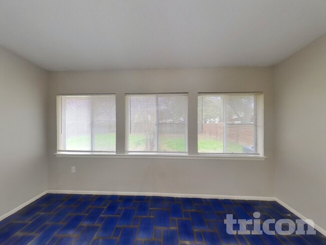 Photo - 9302 Points Edge