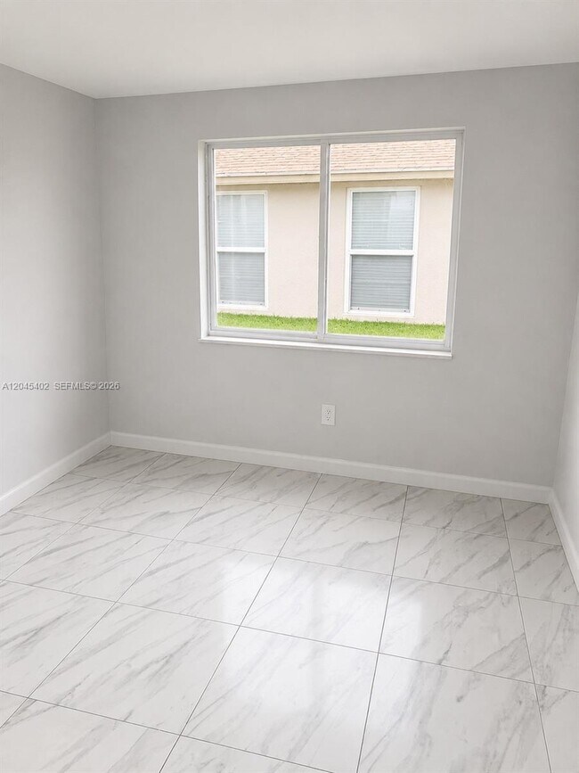 Photo - 14399 NE 5th Ave