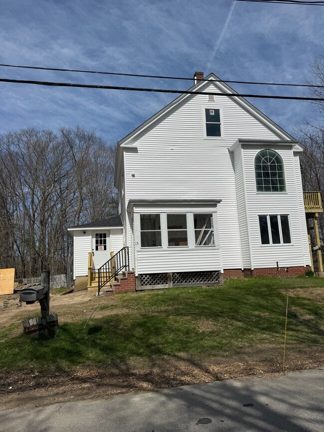 Building Photo - 15 Moody St Unit A