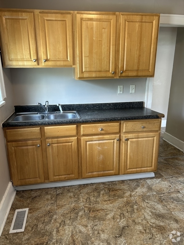 Building Photo - 831 N 9th St Unit Apt 2