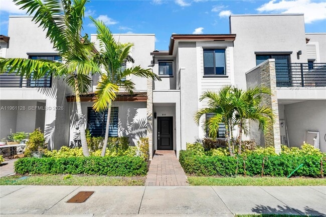 Building Photo - 859 NE 211th St