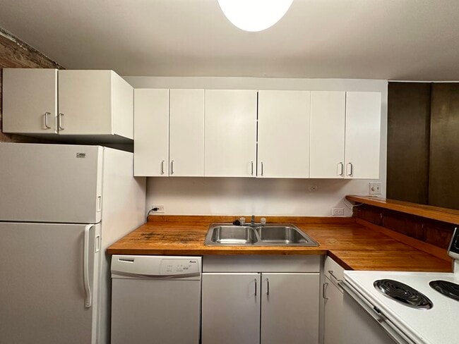 621 W Surf St Unit 3