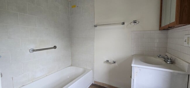Photo - 479 Broad St Unit 3