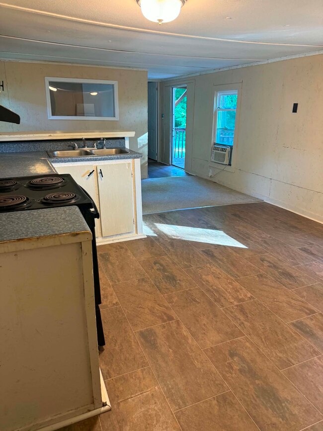 Photo - 1380 Mapleash Ave