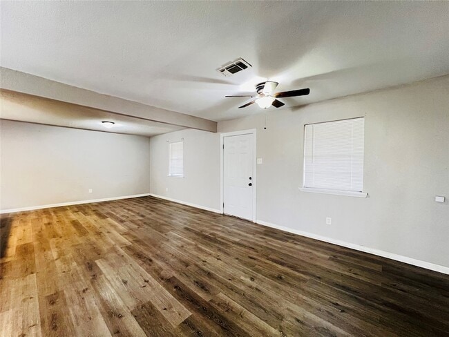 Photo - 215 Birdwell Rd