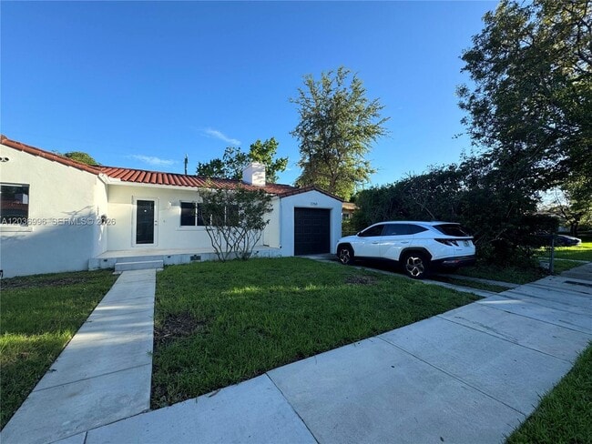 Building Photo - 2250 SW 21st St