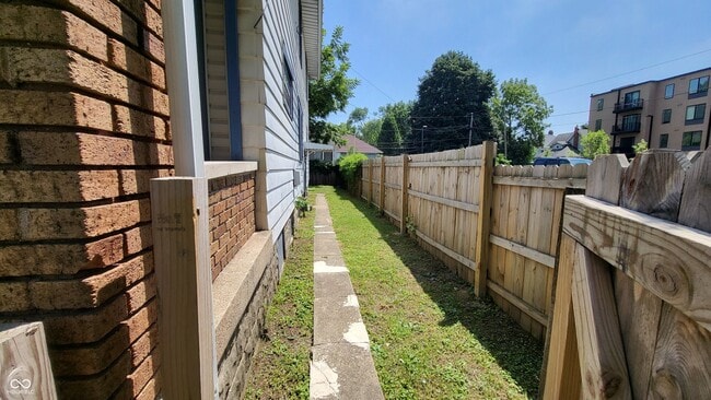 Photo - 323 N Rural St