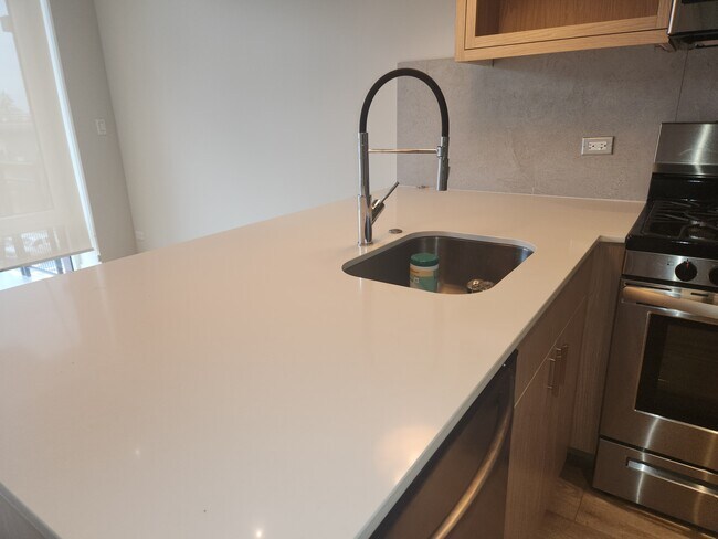 Photo - 1050 W Cornelia Ave Unidad 2