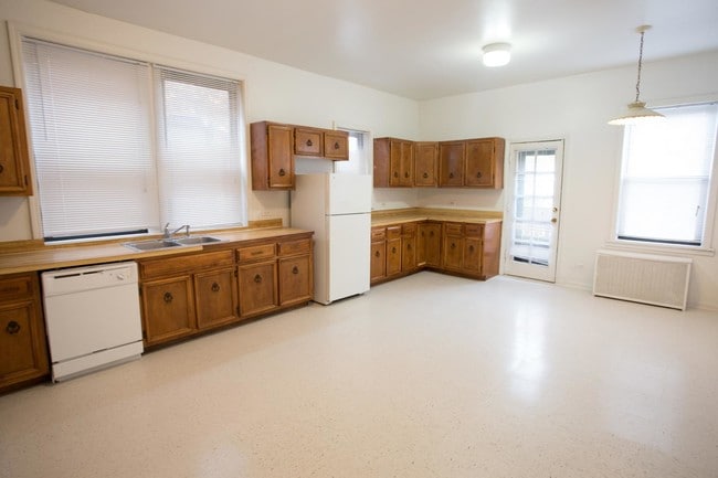 Cocina - 5468-70 S. Hyde Park Boulevard