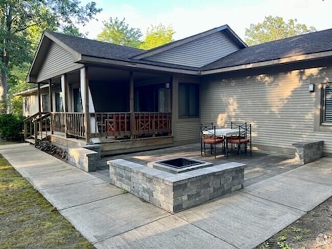 Building Photo - The Webster Street Retreat: A Fabulous Hot... Rental