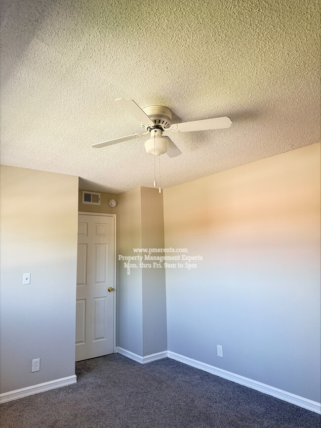 Photo - 412 Coventry Dr