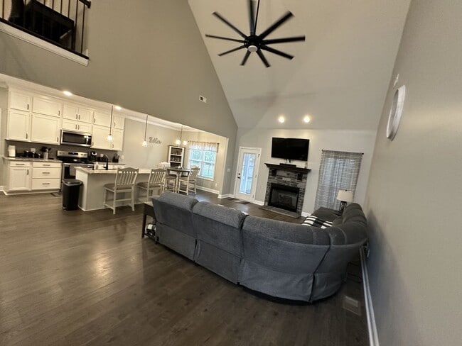 Photo - 4 Bedroom 3 Bathroom Home with Bonus Room!