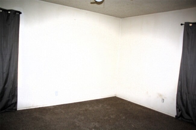 Photo - 423 Waller Dr