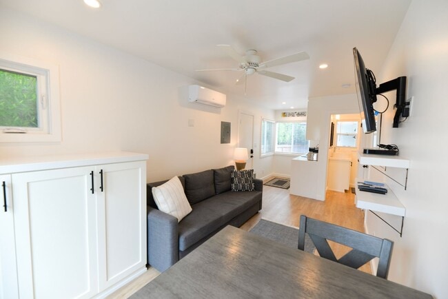 Building Photo - 428 Monterey Ln Unit #D Rental