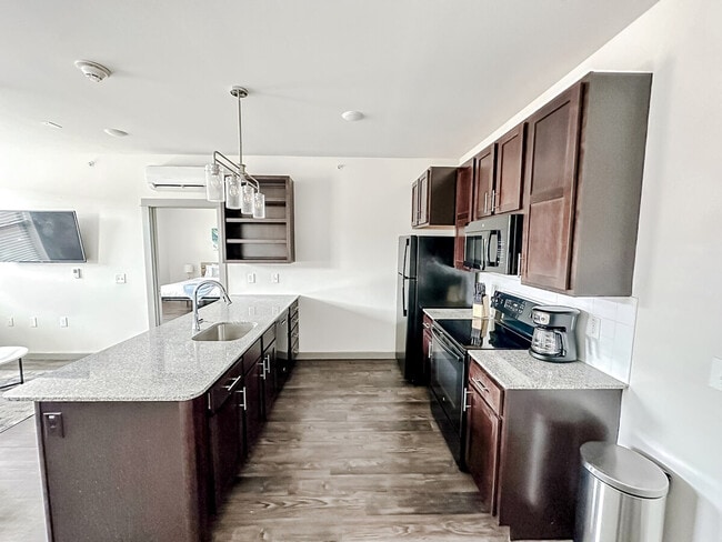 Photo - 111 E 4th St Unidad ID1036787P