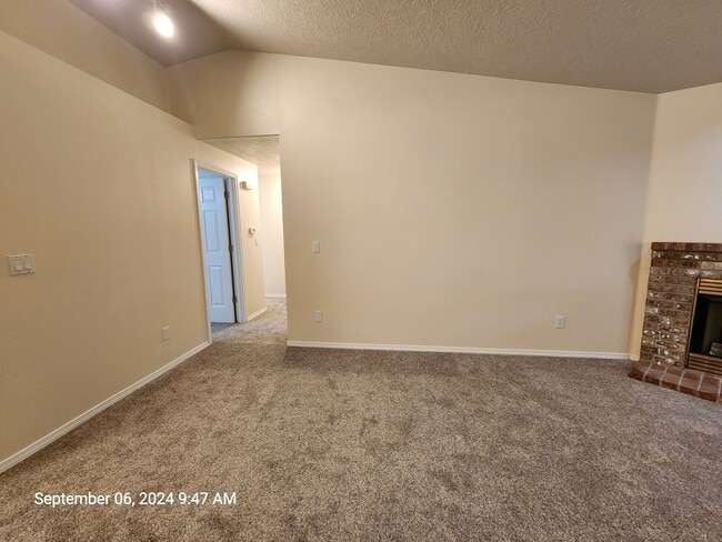 Photo - 531 SW Honeysuckle Ct