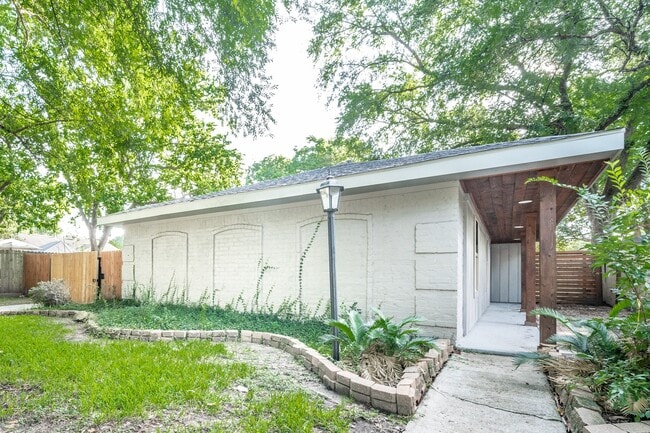 Photo - 1907 Ashford Hollow Ln
