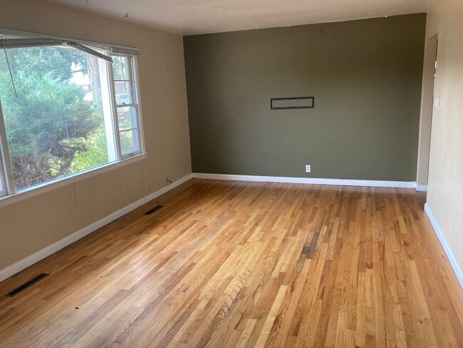 Photo - 100 Blevins Ct