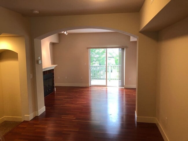 Building Photo - 18270 Northeast 97th Way Unit 104 Rental