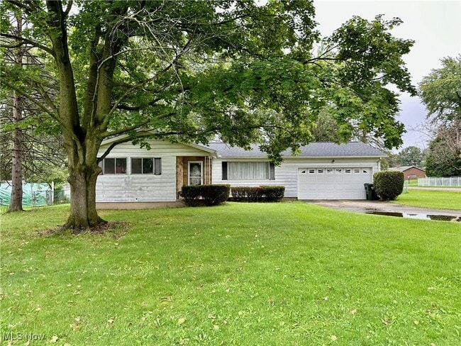 Building Photo - 1370 W Vine St