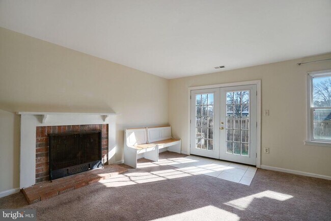 Photo - 9 Park Square Dr