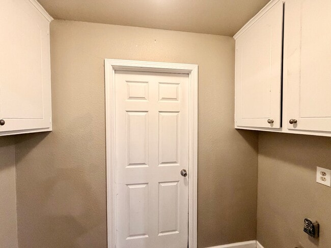 Photo - 8941 E 57th St