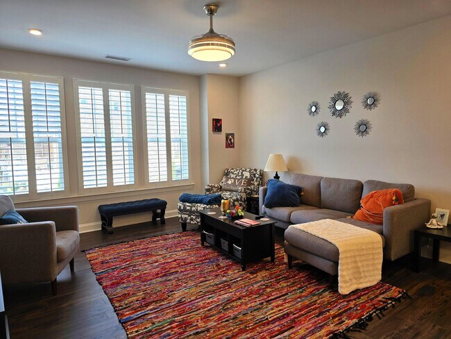 Photo - 4 Bedroom 3.5 Bathroom Townhome w/ Upgraded Finishes and fenced in yard. Located in the heart of ...