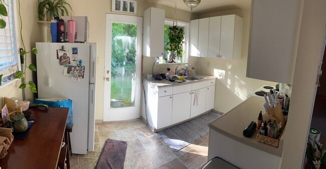 Photo - Lake Louise Dr SW