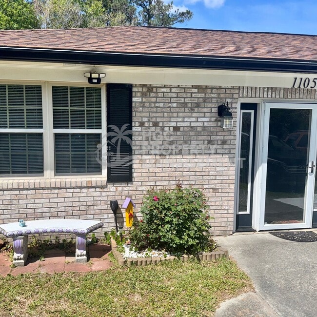 Photo - 1105 Kenningston St