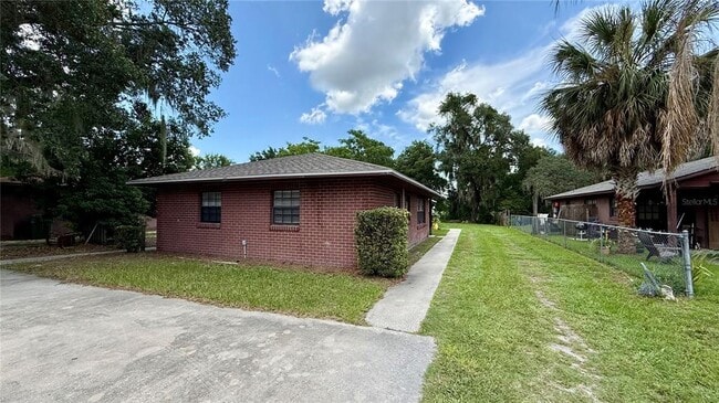 Photo - 210 N Lone Oak Dr